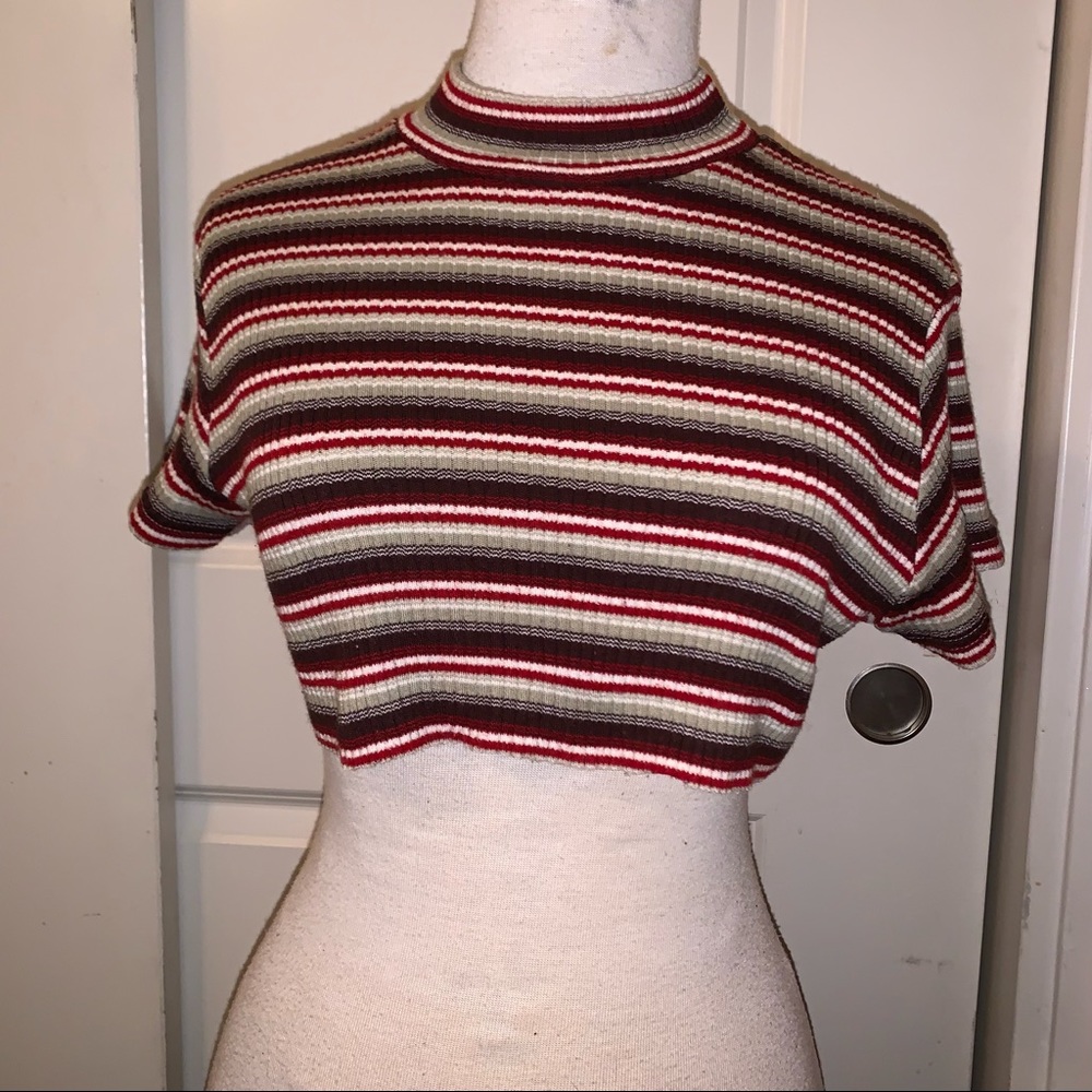 Cropped short sleeve stripped shirt